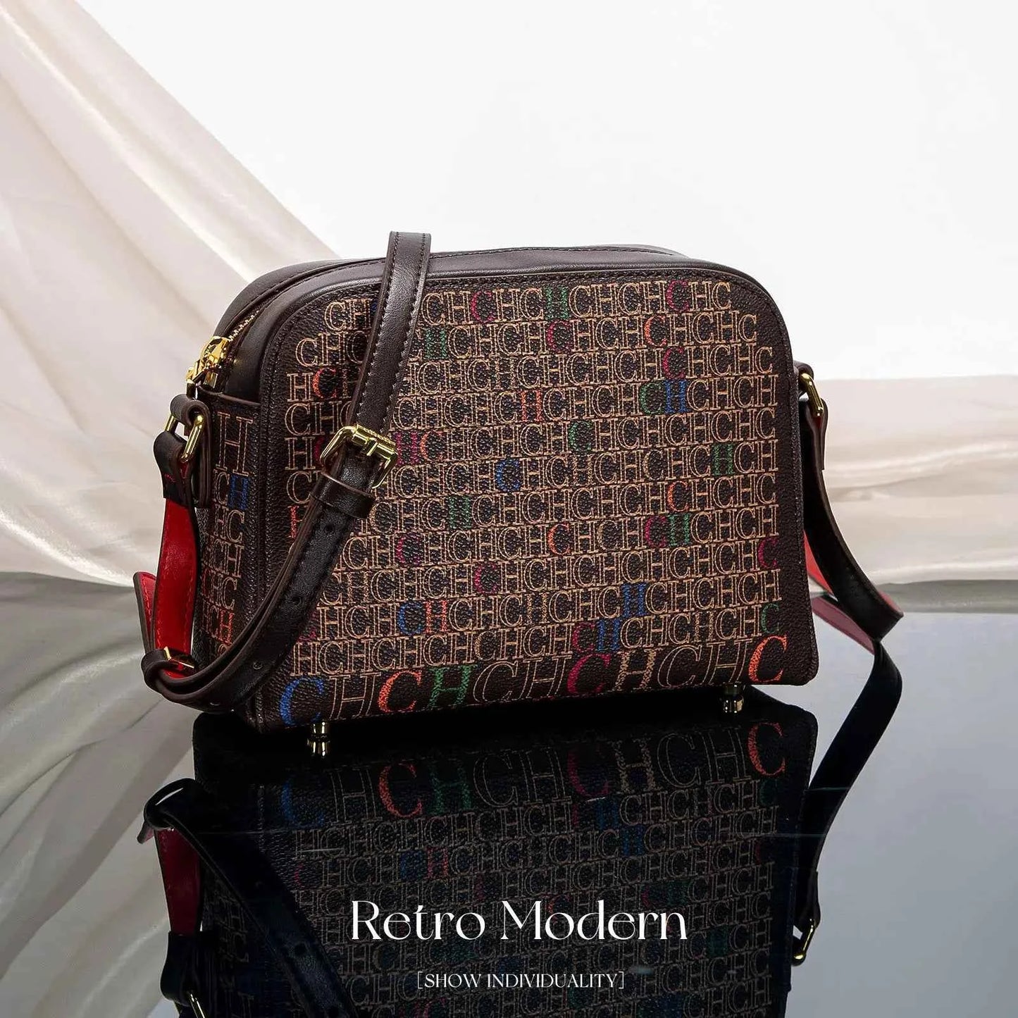 Carolina Herrera Elegant Crossbody Bag, Lightweight and Versatile Women's Shoulder Bag, Small Square Bag for Daily Commuting