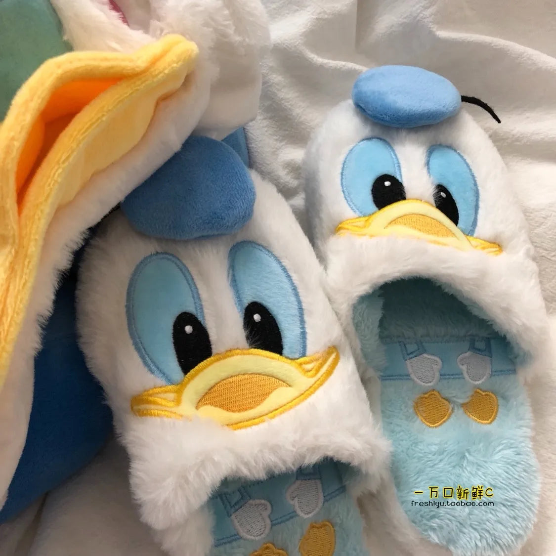 Cute Donald Duck / Daisy Duck Plush Velvet Slippers