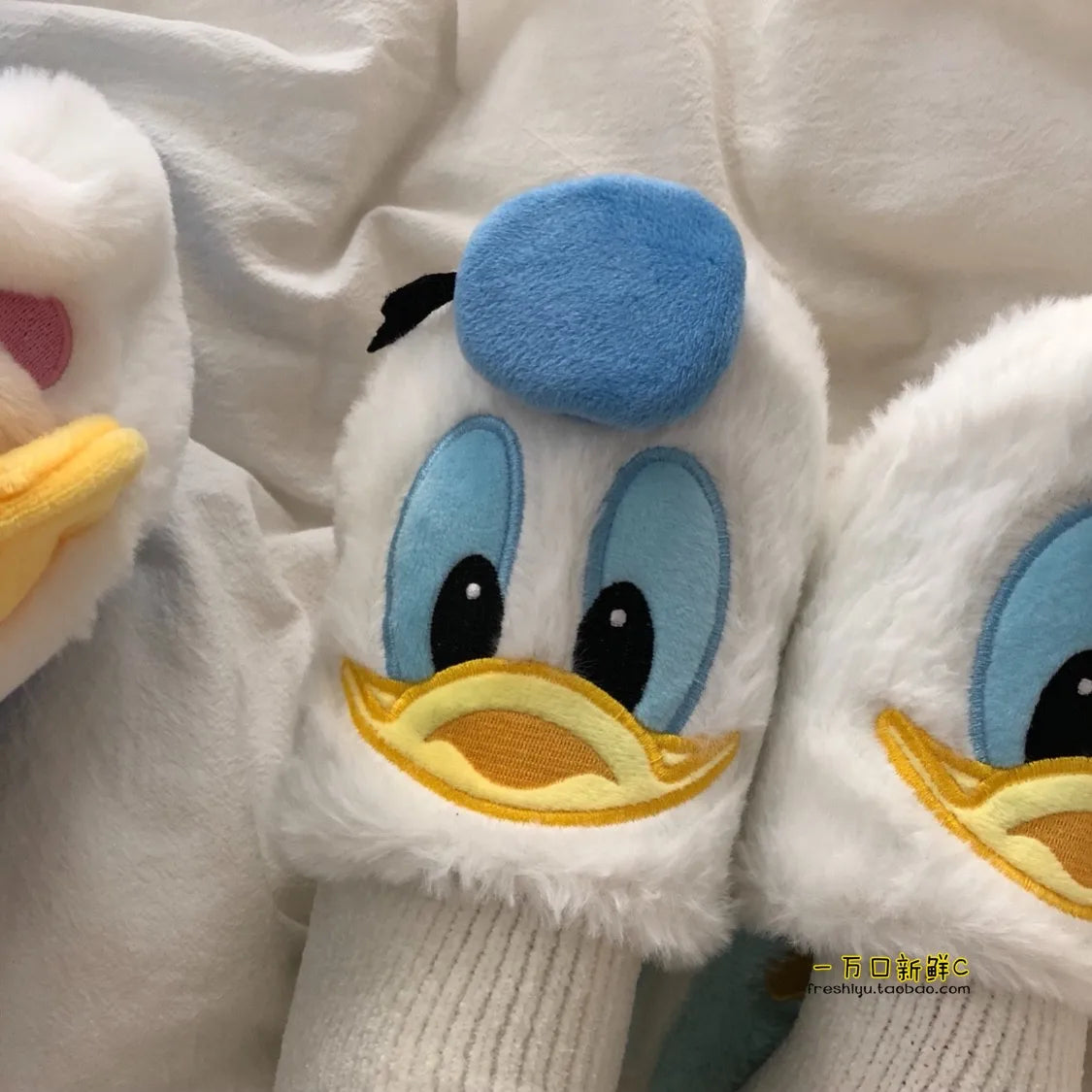 Cute Donald Duck / Daisy Duck Plush Velvet Slippers