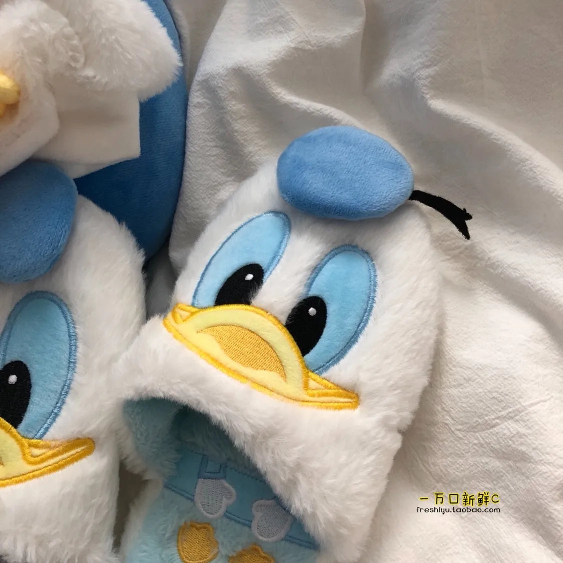 Cute Donald Duck / Daisy Duck Plush Velvet Slippers