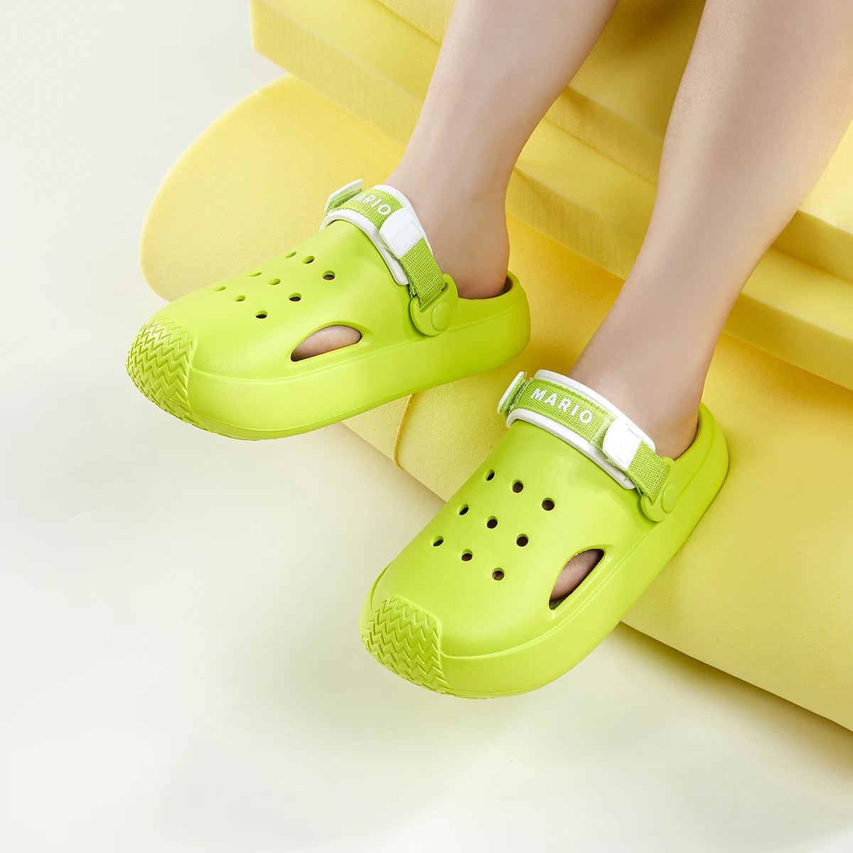 Cheerful Mario Children's Solid Color Summer Strapped Slippers 1.0