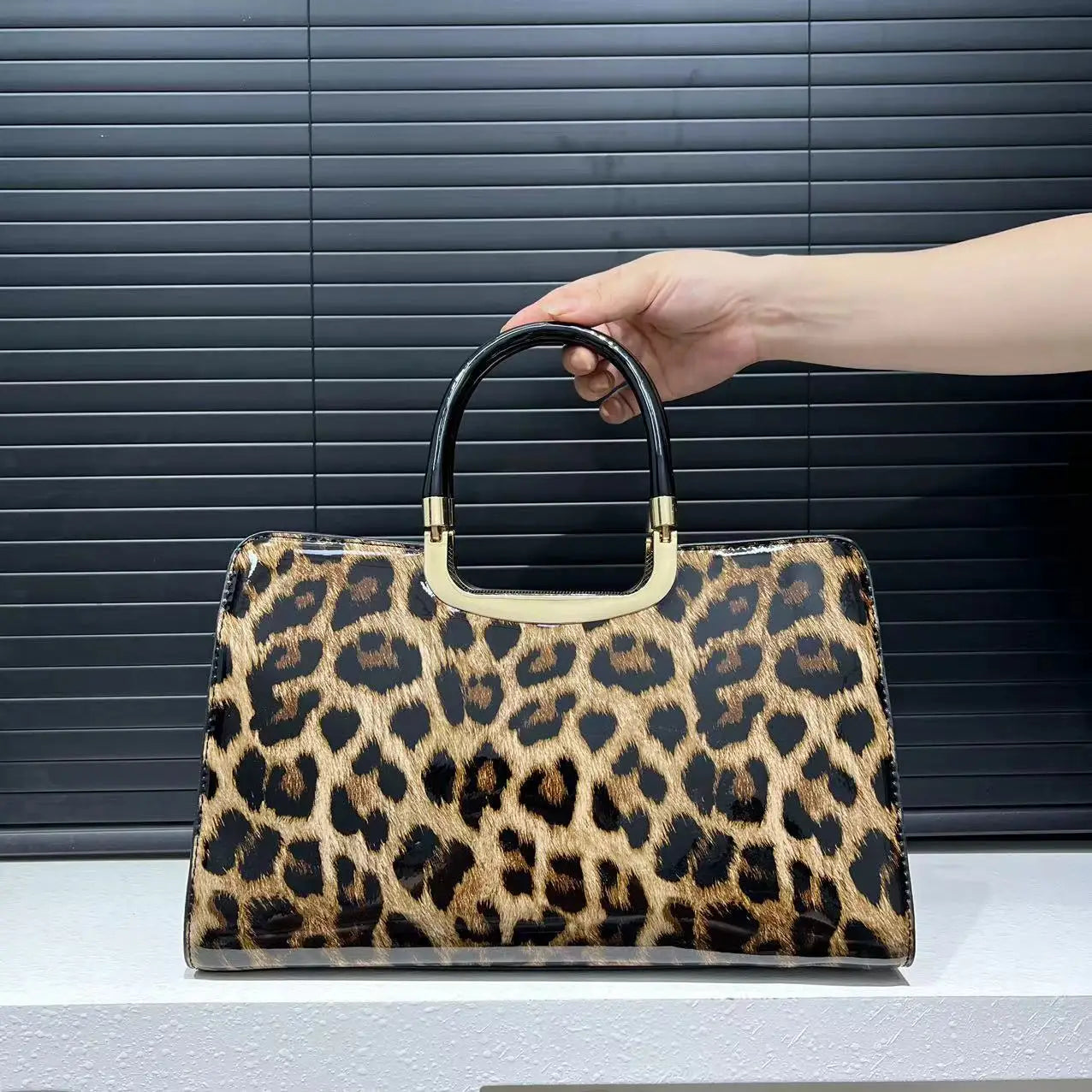 Ladies' Retro Leopard Print Handbag