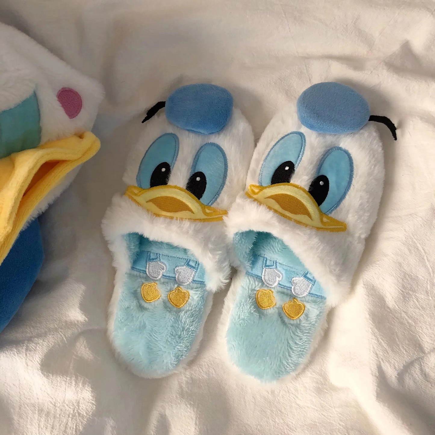 Cute Donald Duck / Daisy Duck Plush Velvet Slippers