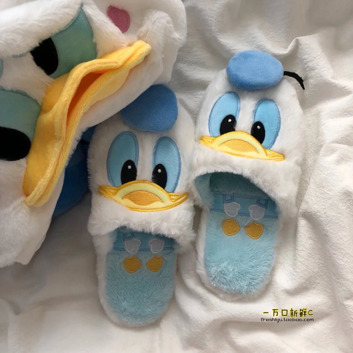 Cute Donald Duck / Daisy Duck Plush Velvet Slippers