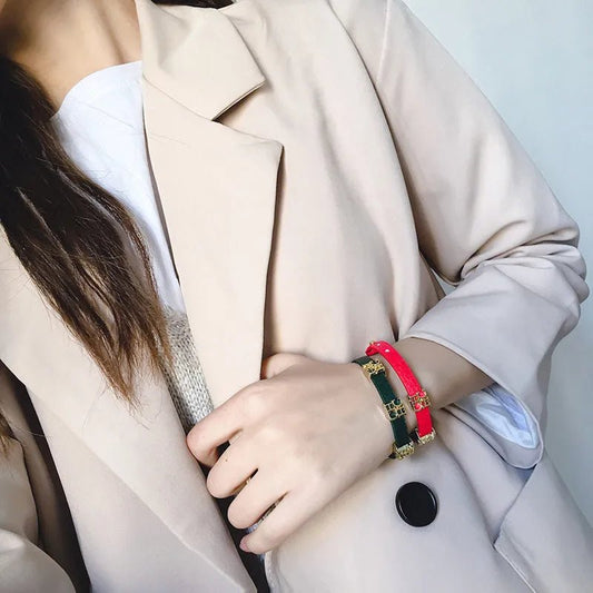 CH Women's Stainless Steel Swirl Bracelet - itzy bitsy