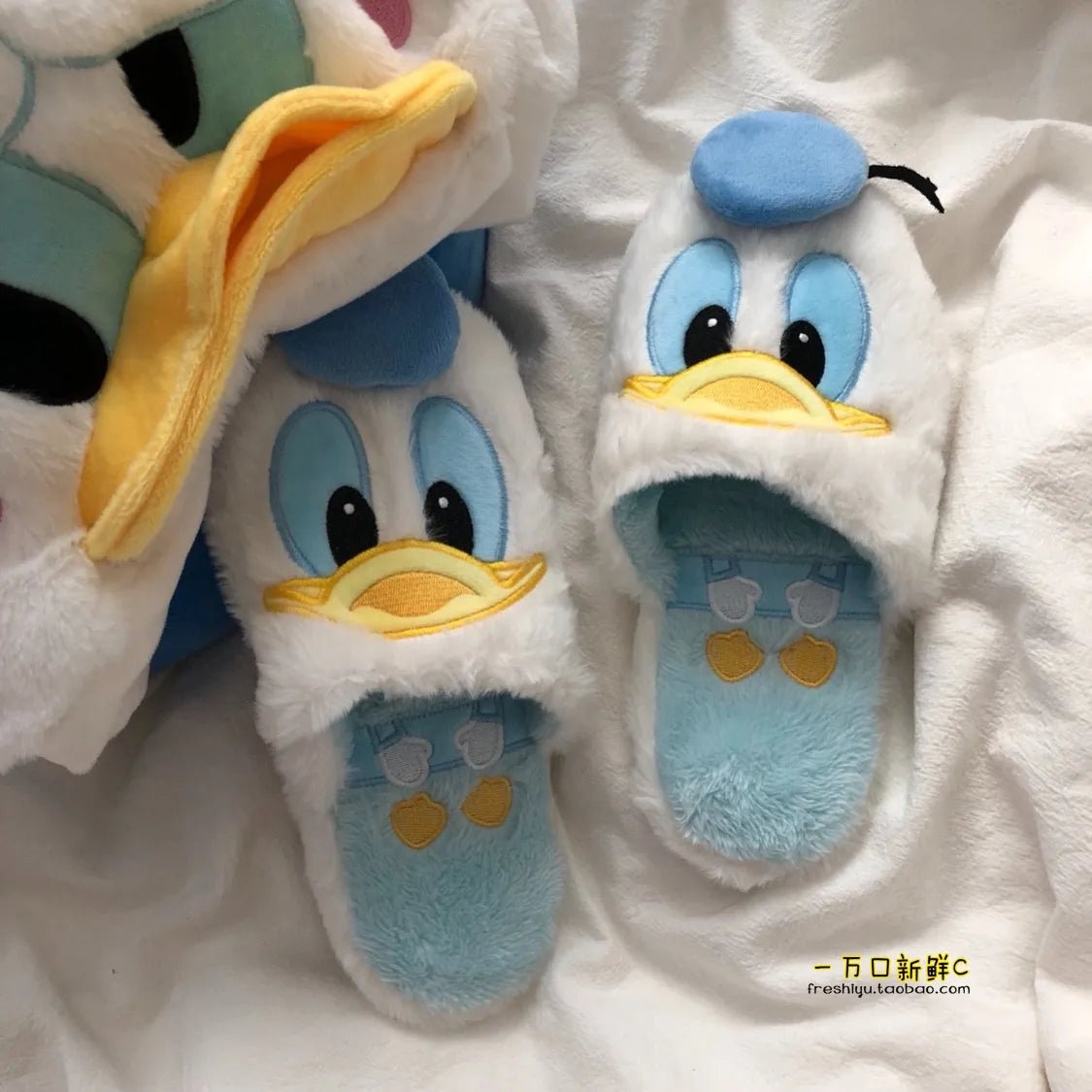 Cute Donald Duck / Daisy Duck Plush Velvet Slippers - itzy bitsy