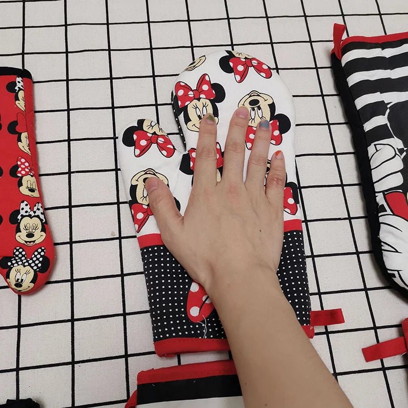 Disney Mickey & Minnie Oven Gloves - itzy bitsy