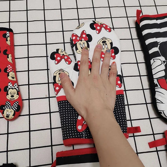 Disney Mickey & Minnie Oven Gloves - itzy bitsy