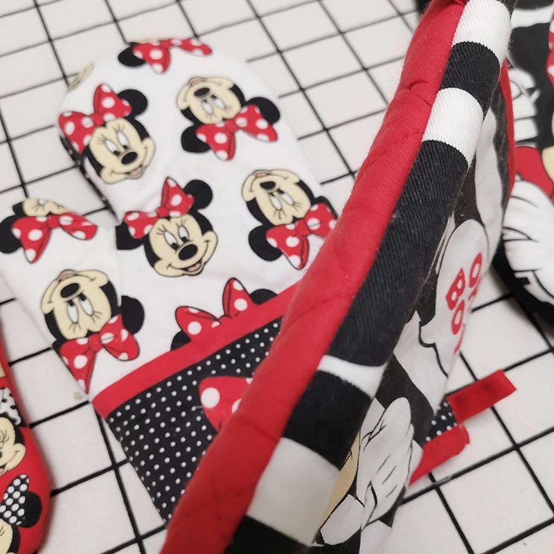 Disney Mickey & Minnie Oven Gloves - itzy bitsy