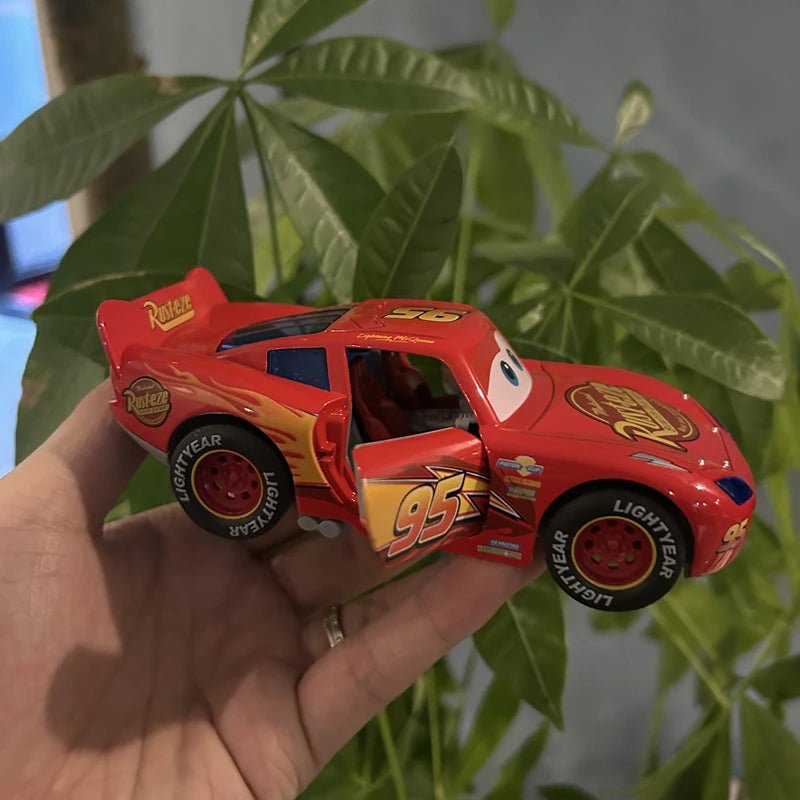 Lightning McQueen Metal Diecast With Lights Inertial Pull - Back Wheel - itzy bitsy