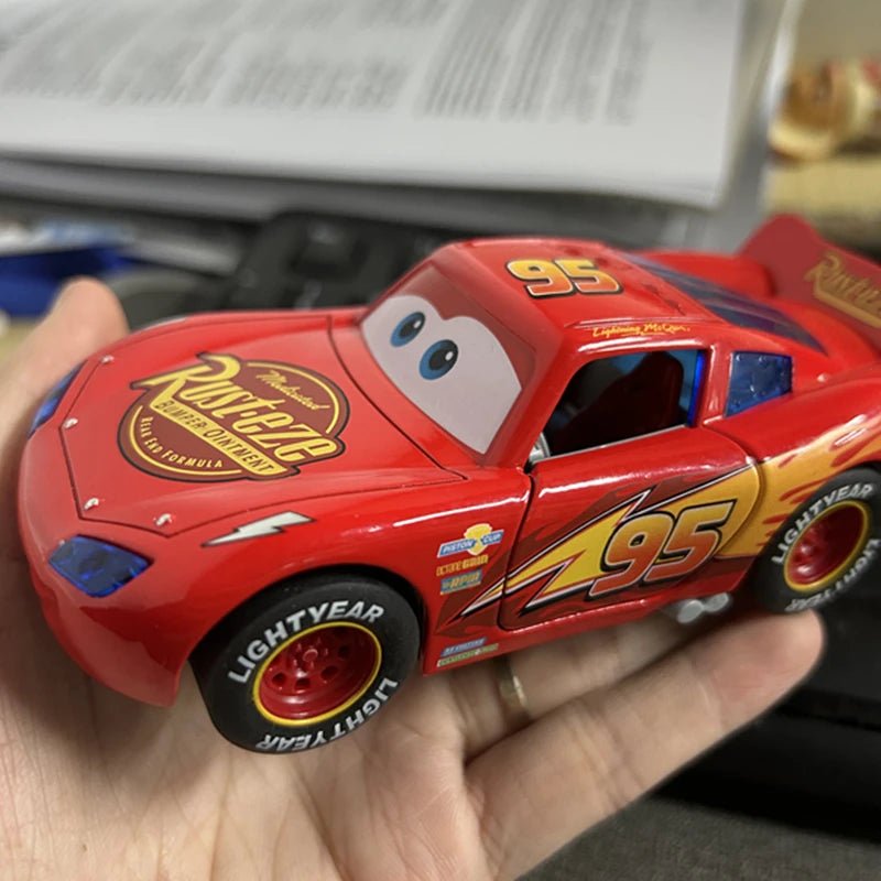 Lightning McQueen Metal Diecast With Lights Inertial Pull - Back Wheel - itzy bitsy